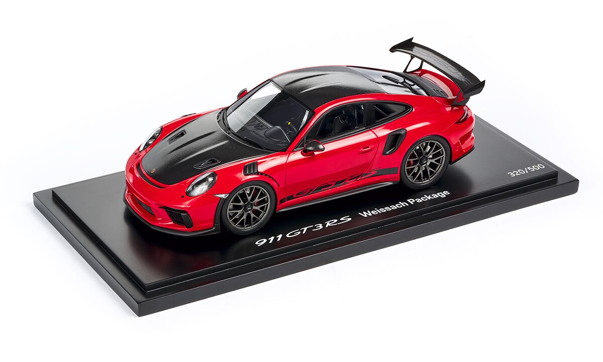 GT3 RS Weissach Package. Guards Red, 1:18 photo(0) 