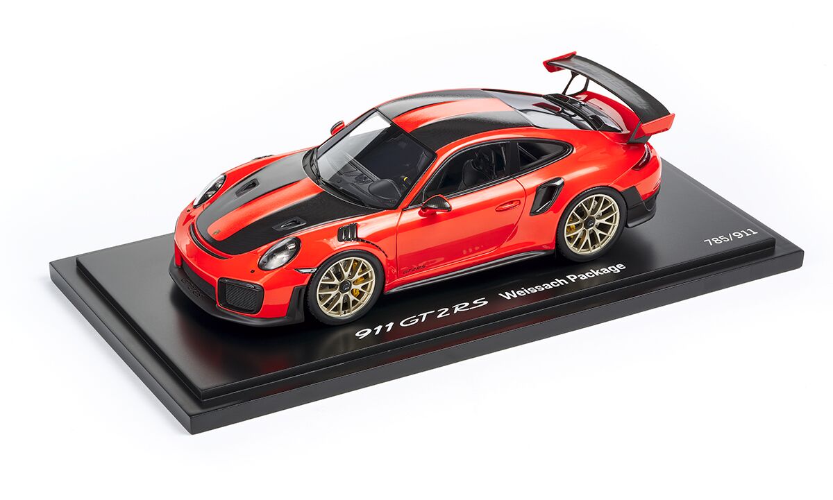 GT2 RS Weissach Package, Limited Edition, Lava Orange, 1:18 zoom