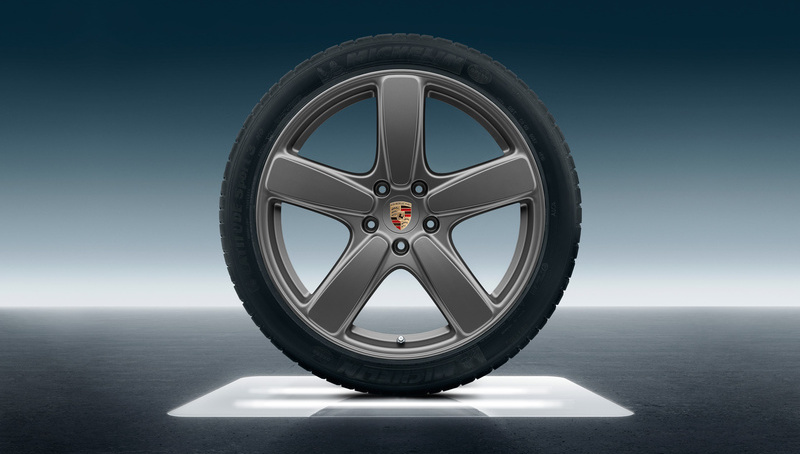 21-inch Cayenne Sport Classic summer wheel-and-tire set, painted in Platinum (satin-gloss) photo(1) 