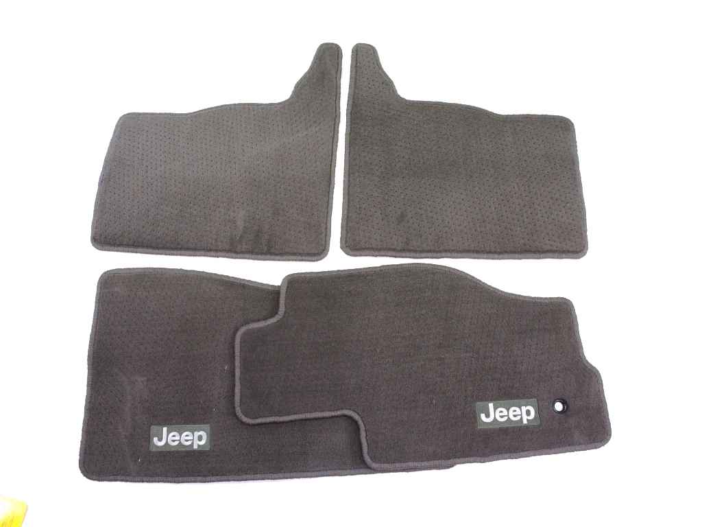 2006 Jeep Commander Accessories Floor Mats 82209073ac