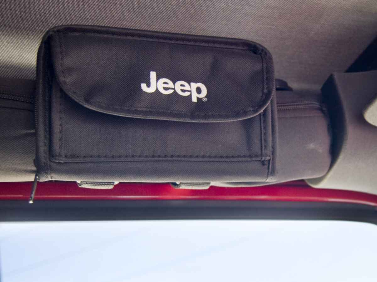 OEM 2018 Jeep Wrangler JK 4-Door Sunglass Storage (Part #310RR152)